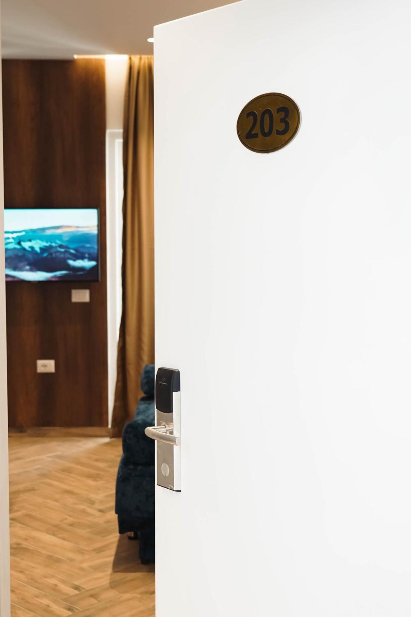 Marina Rooms Дуррес Экстерьер фото